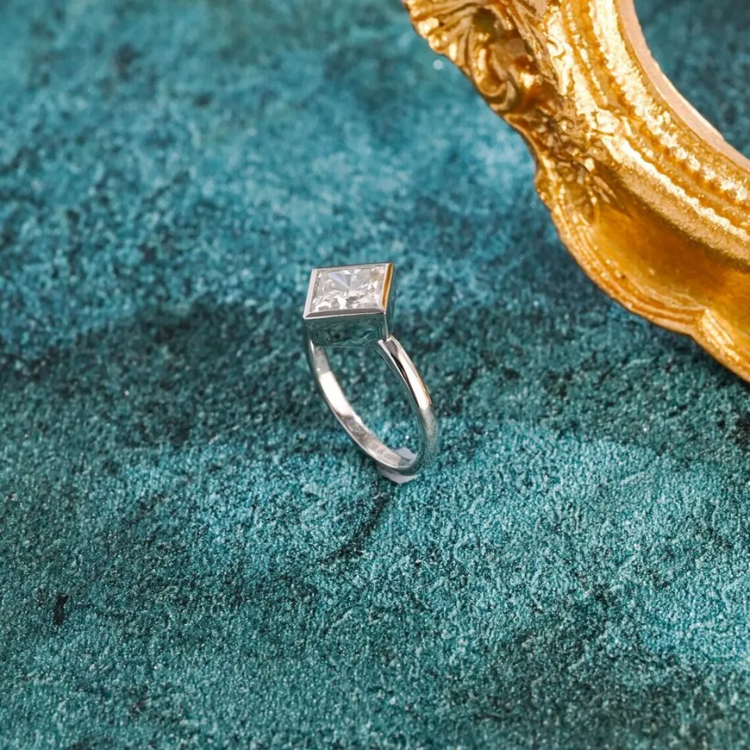 /public/photos/live/Modern Kite Set Princess Cut Moissanite Bezel Ring 700 (4).webp